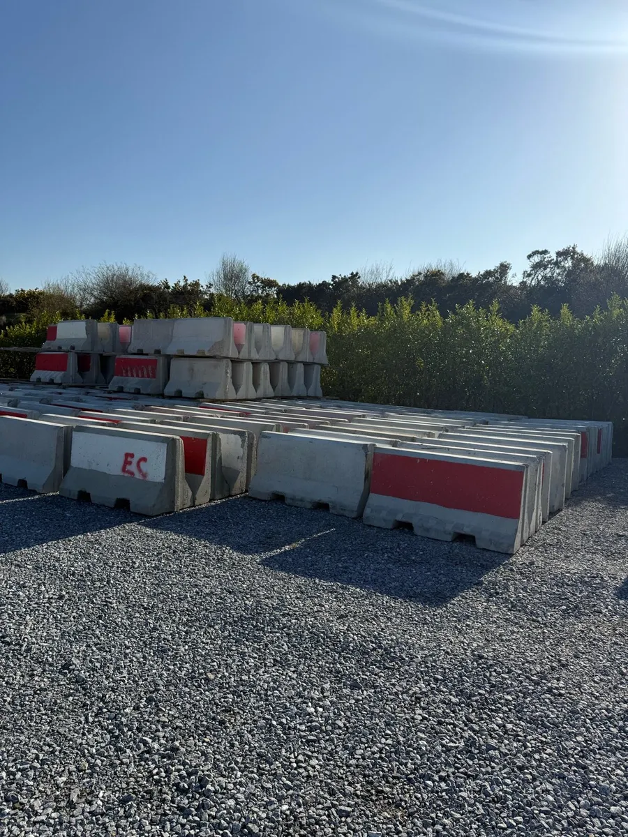 Jersey barriers - Image 2