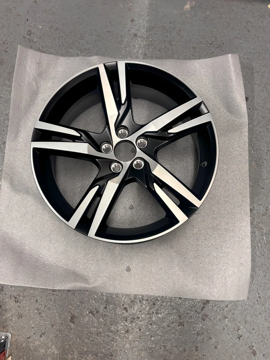 VOLVO MATT BLACK ALLOYS 7.5X19” 31423931 - Image 1