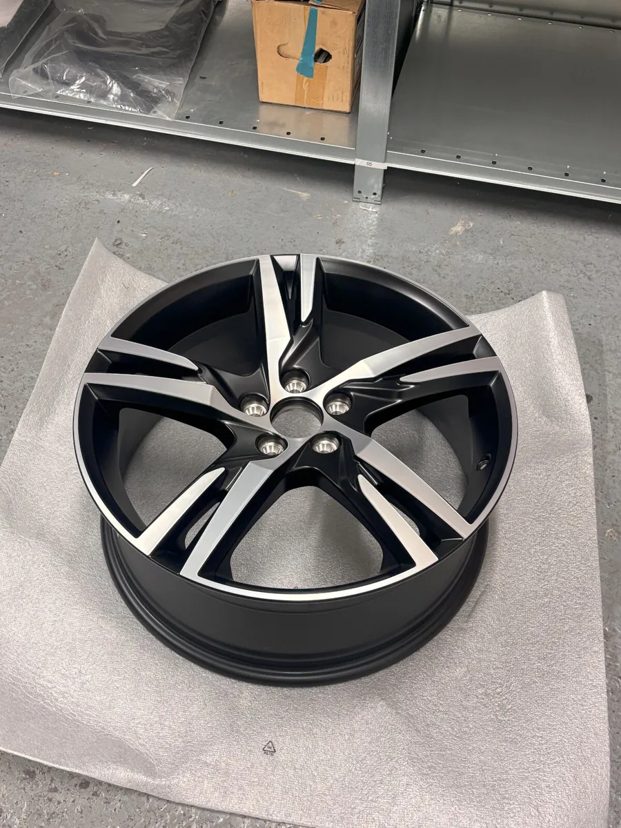 VOLVO MATT BLACK ALLOYS 7.5X19” 31423931 - Image 4