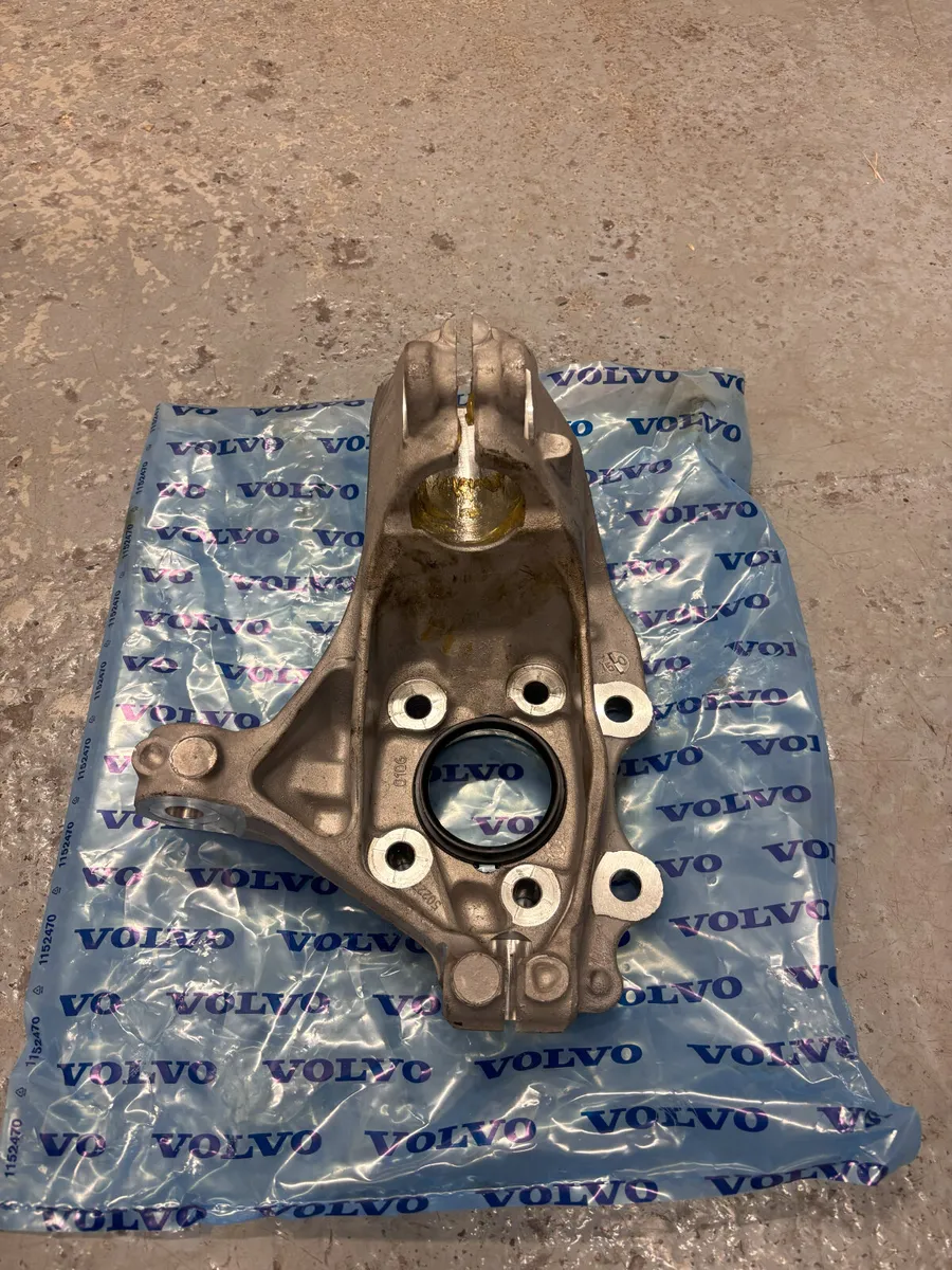 VOLVO STEERING KNUCKLE  VOLVO LHF STEERING  31387 - Image 1