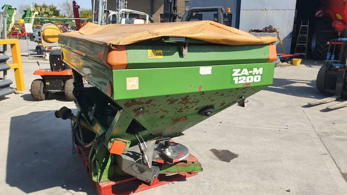 Amazone  ZAM 1700 Litre Fertilizer Spreader - Image 2