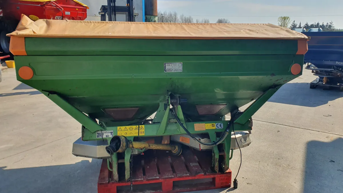 Amazone  ZAM 1700 Litre Fertilizer Spreader - Image 3