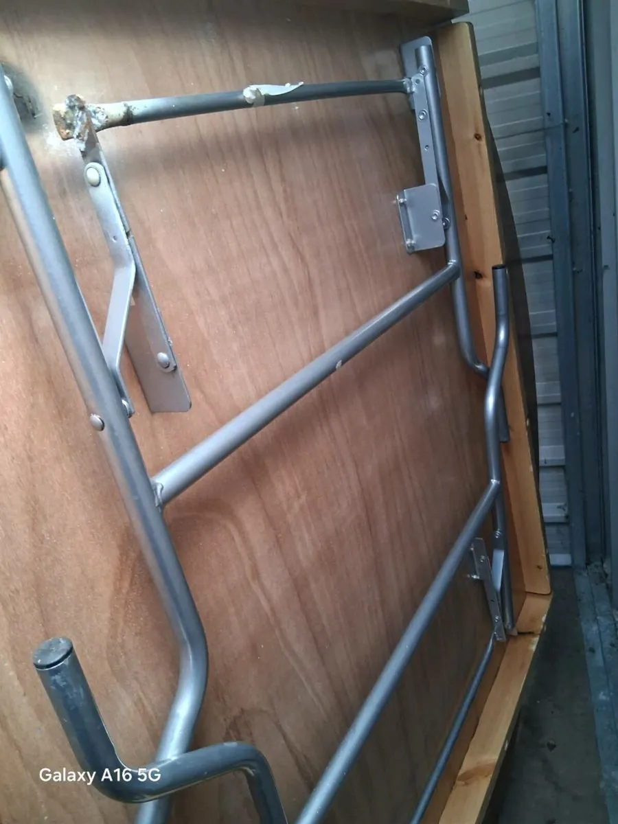 8ft round table - Image 3