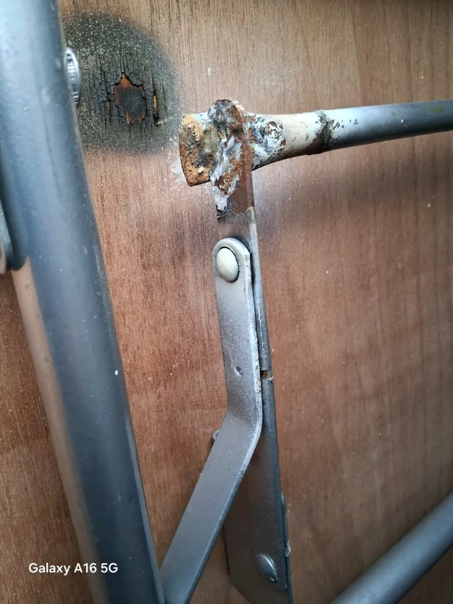 8ft round table - Image 4