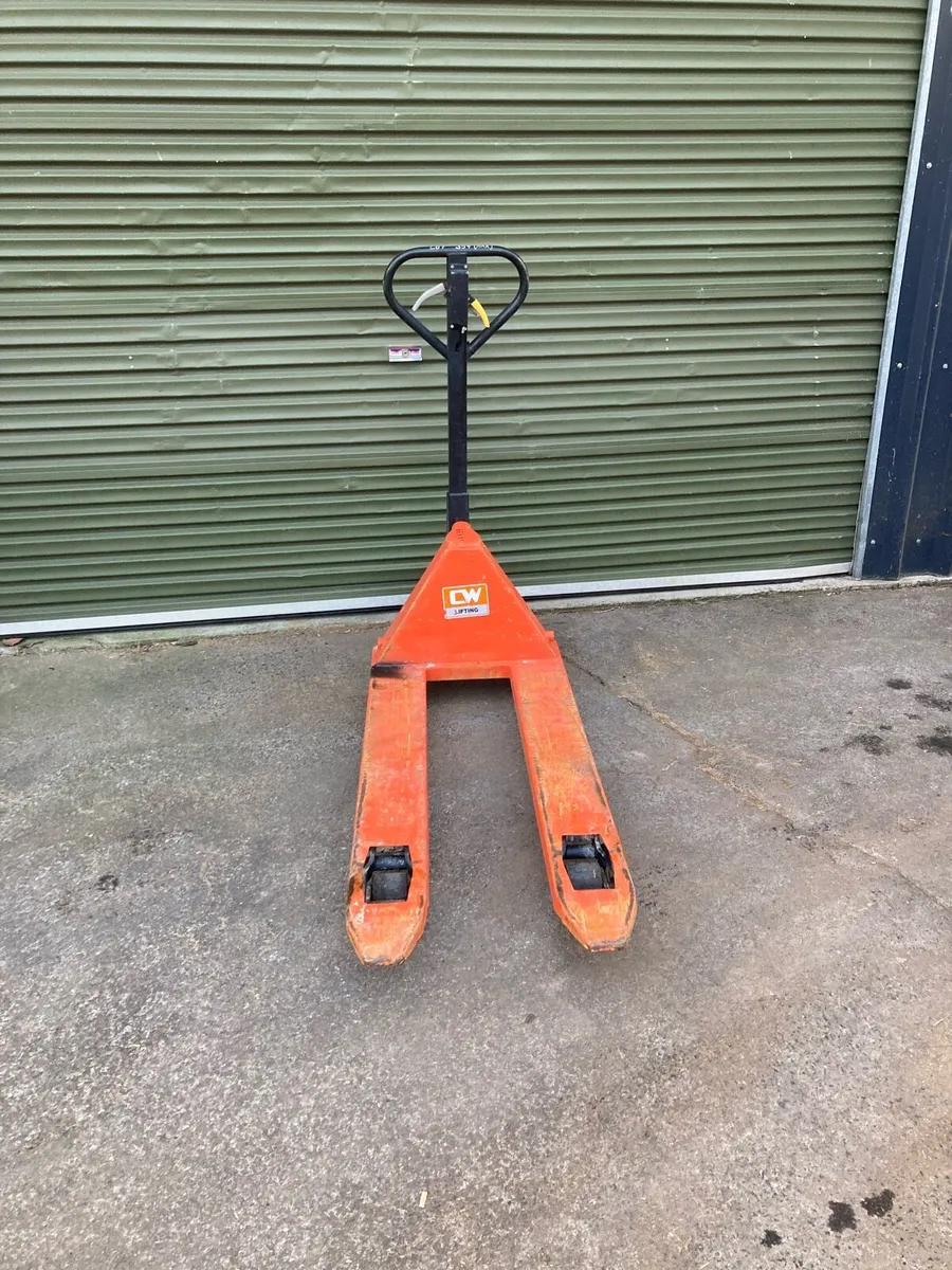 Pallet truck for sale - Image 2
