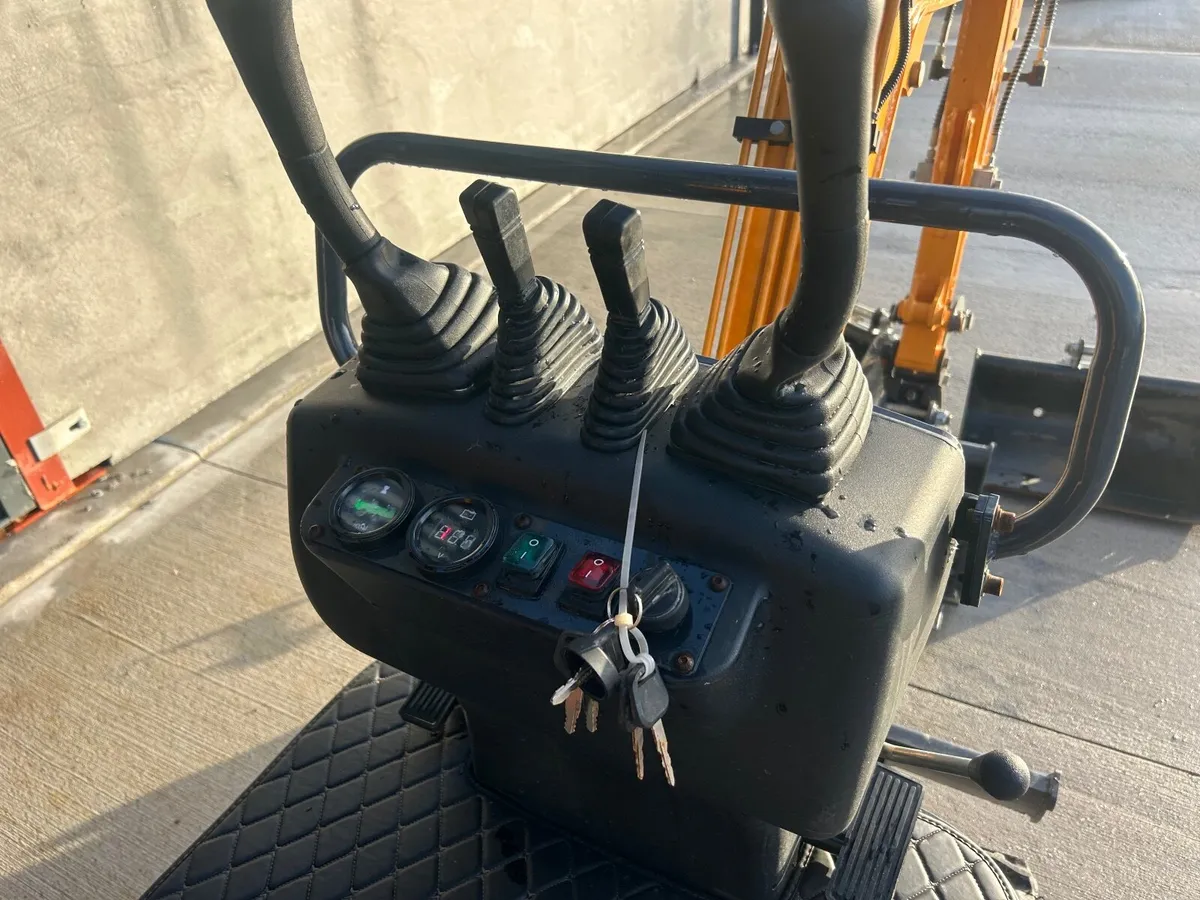 Mini excavator - Image 3