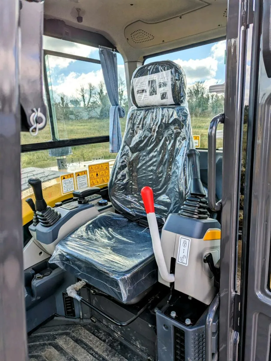 XCMG Digger 6 Tonne NEW - Image 4