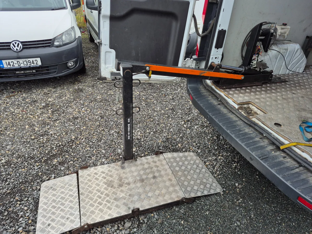 12V HOIST LIFT - Image 1