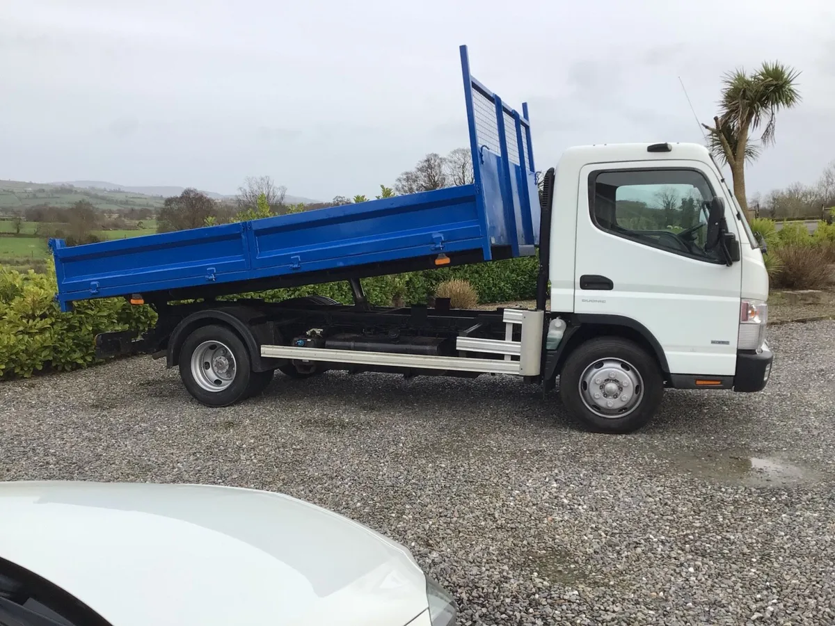 Dec 2017 Mitsubishi Canter 2017 automatic 47000 mi - Image 4