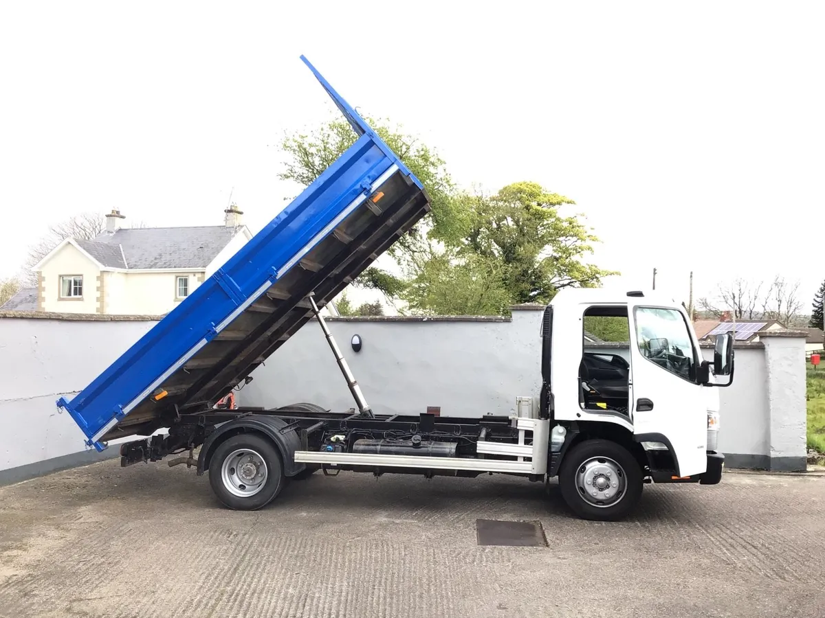 Dec 2017 Mitsubishi Canter 2017 automatic 47000 mi - Image 1