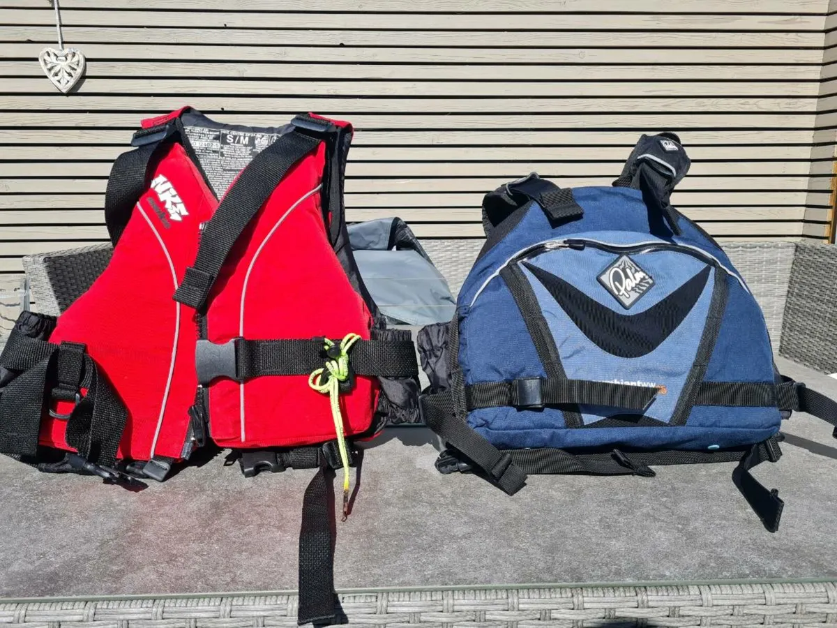 Dagger kayak and equipment - Image 4