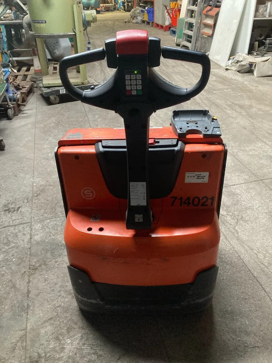 Toyota 24 volts Battery Pallet trucks - Image 1