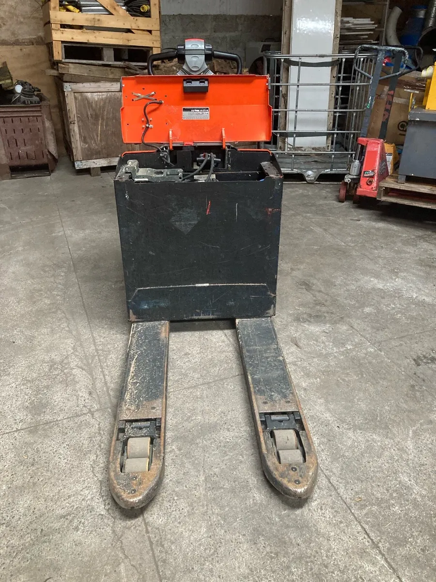 Toyota 24 volts Battery Pallet trucks - Image 2