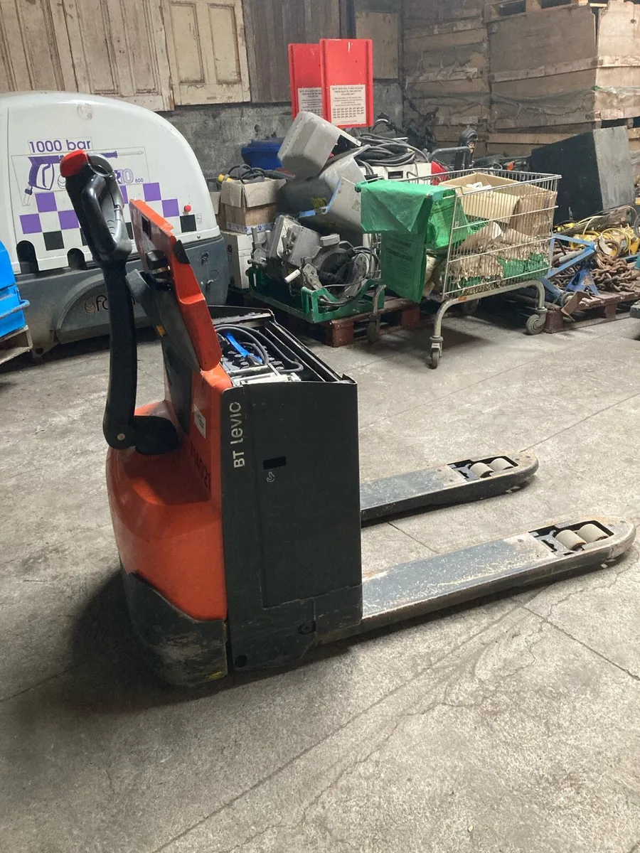 Toyota 24 volts Battery Pallet trucks - Image 4