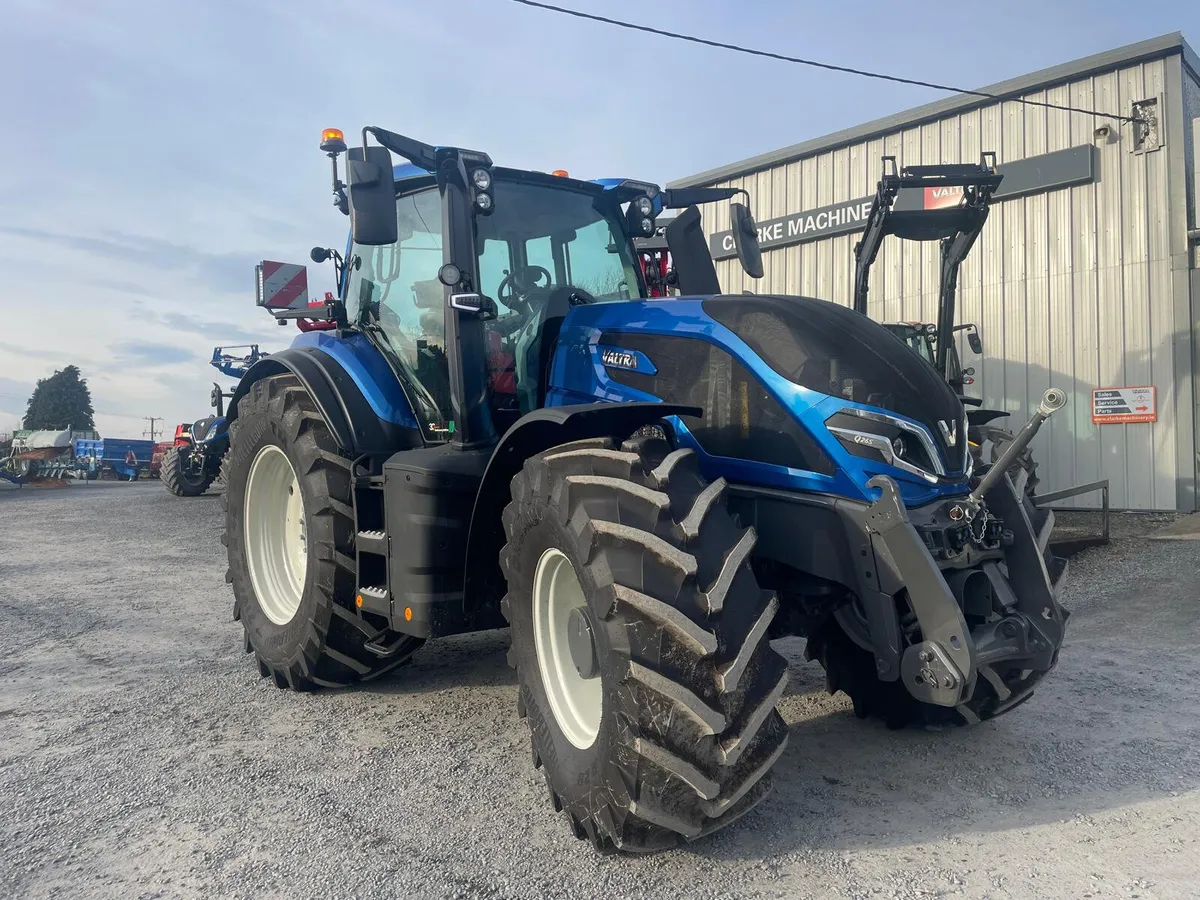 Valtra Q 265 In stock 🌟 MUST SEE 🌟 - Image 2