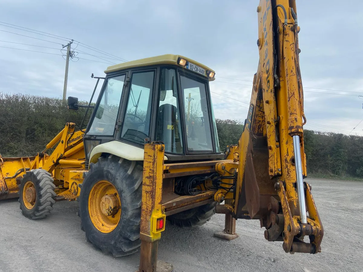 JCB 3CX Backhow Loader - Image 2