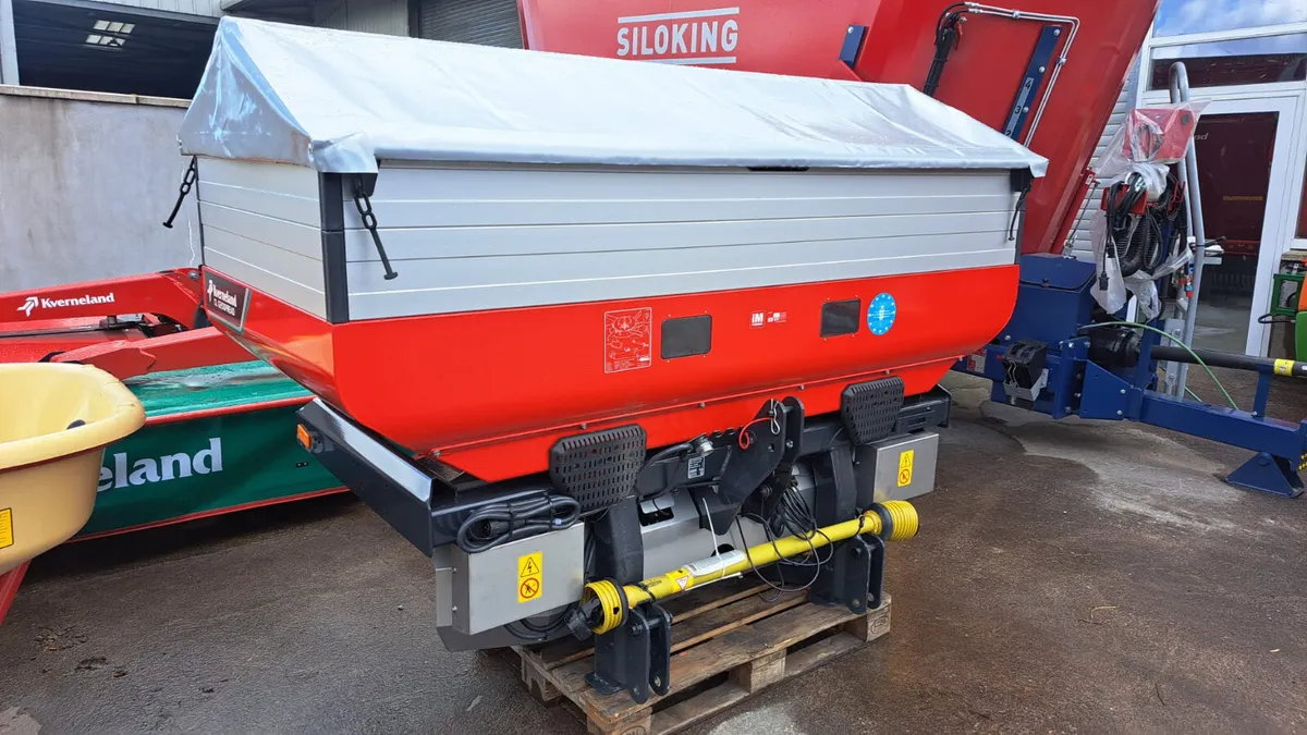 Kverneland GeoSpread 2300 Spreader - Image 1