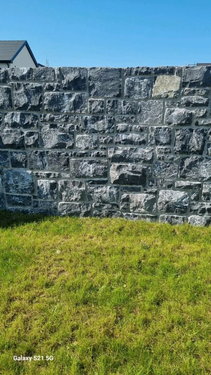 Building stone - Image 1