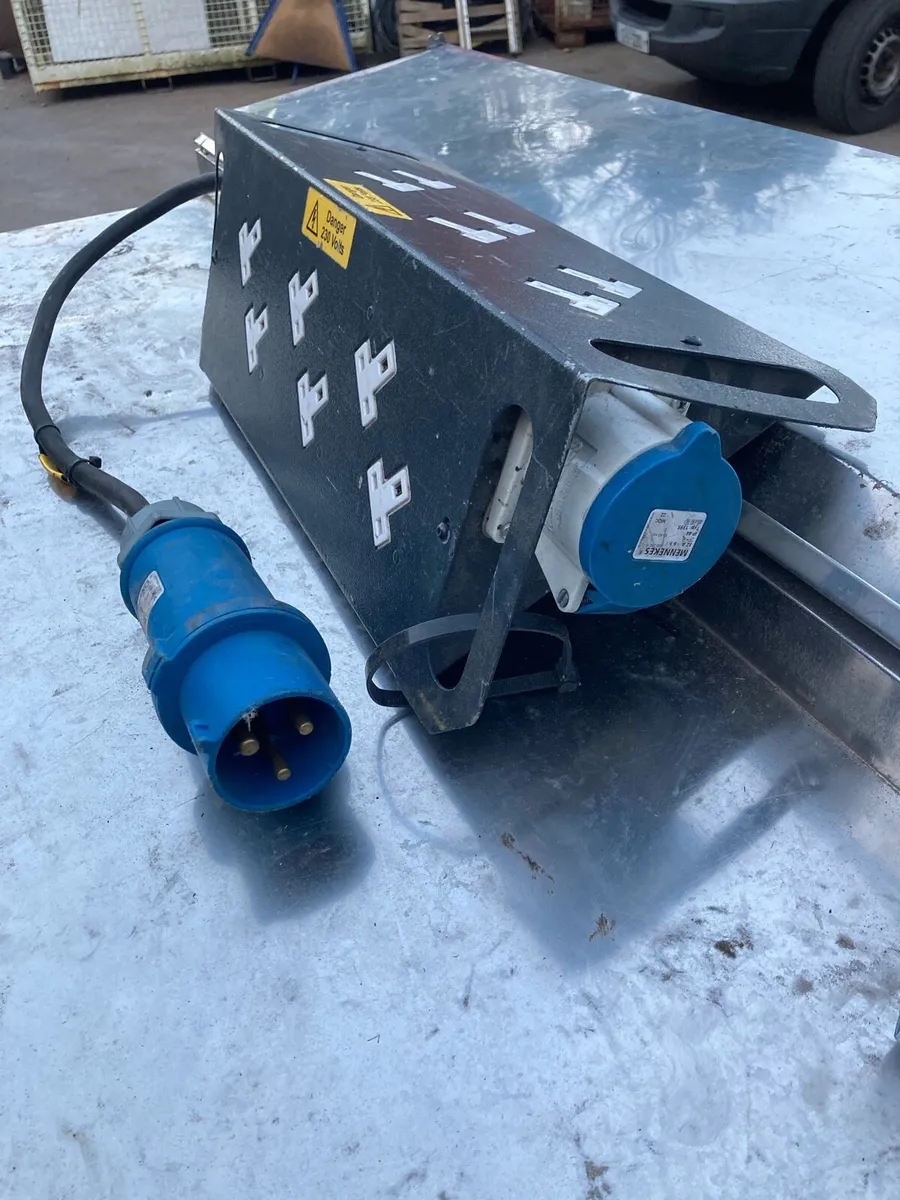 240 volts Socket Bank - Image 2