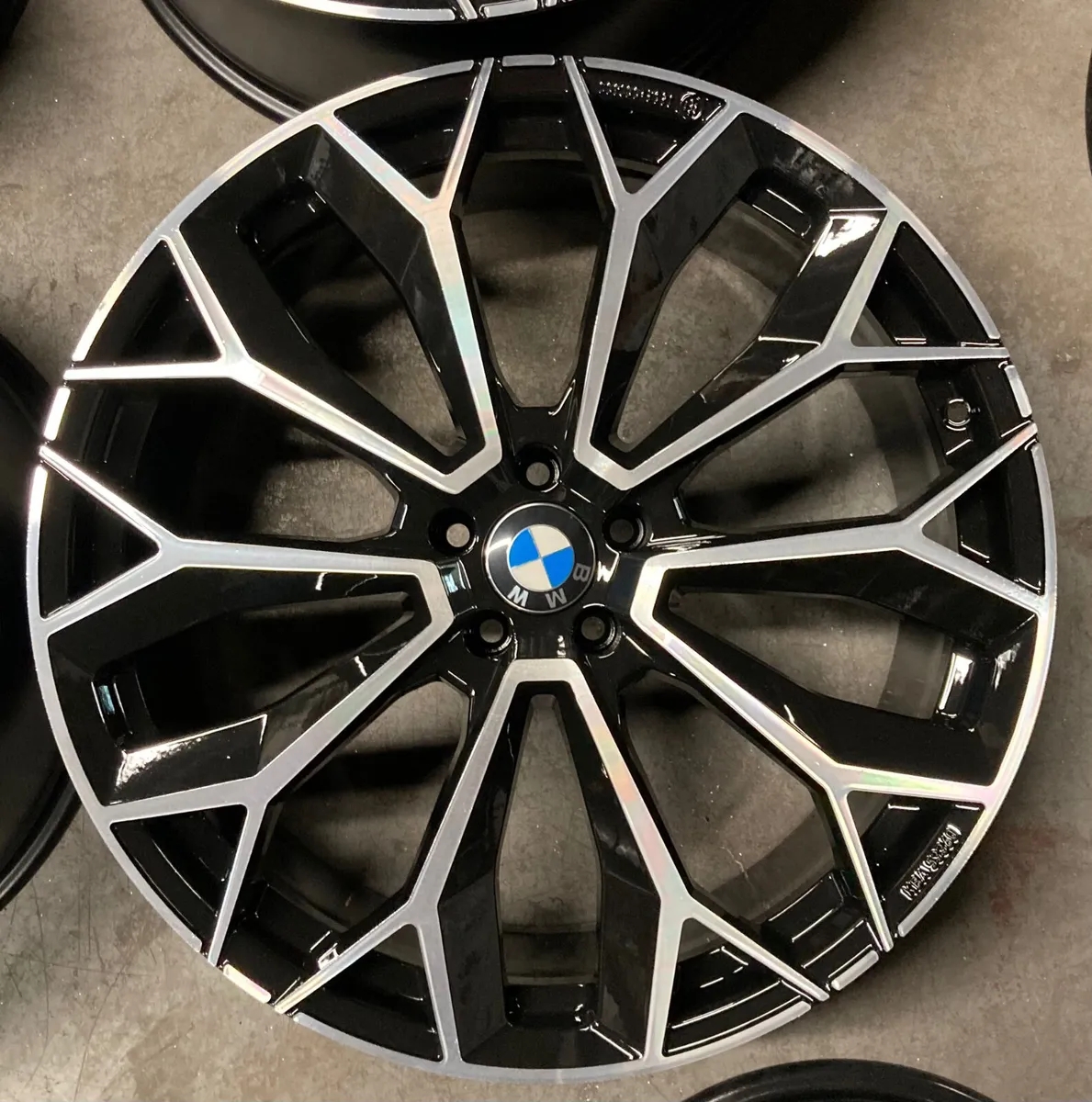 BMW X5 AEZ LEIPZIG 22 INCH  ALLOY WHEELS - Image 2