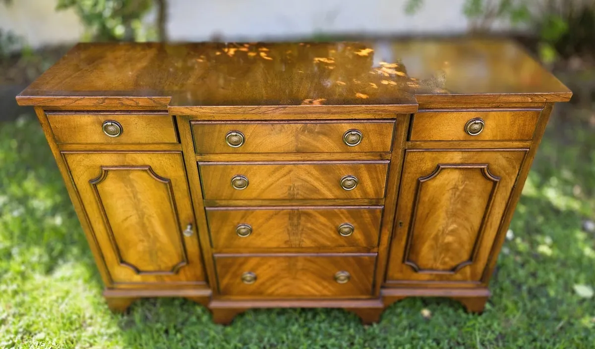 Compact Vintage Mahogany Breakfront Sideboard - Image 2