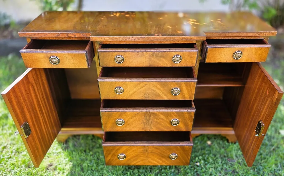 Compact Vintage Mahogany Breakfront Sideboard - Image 4