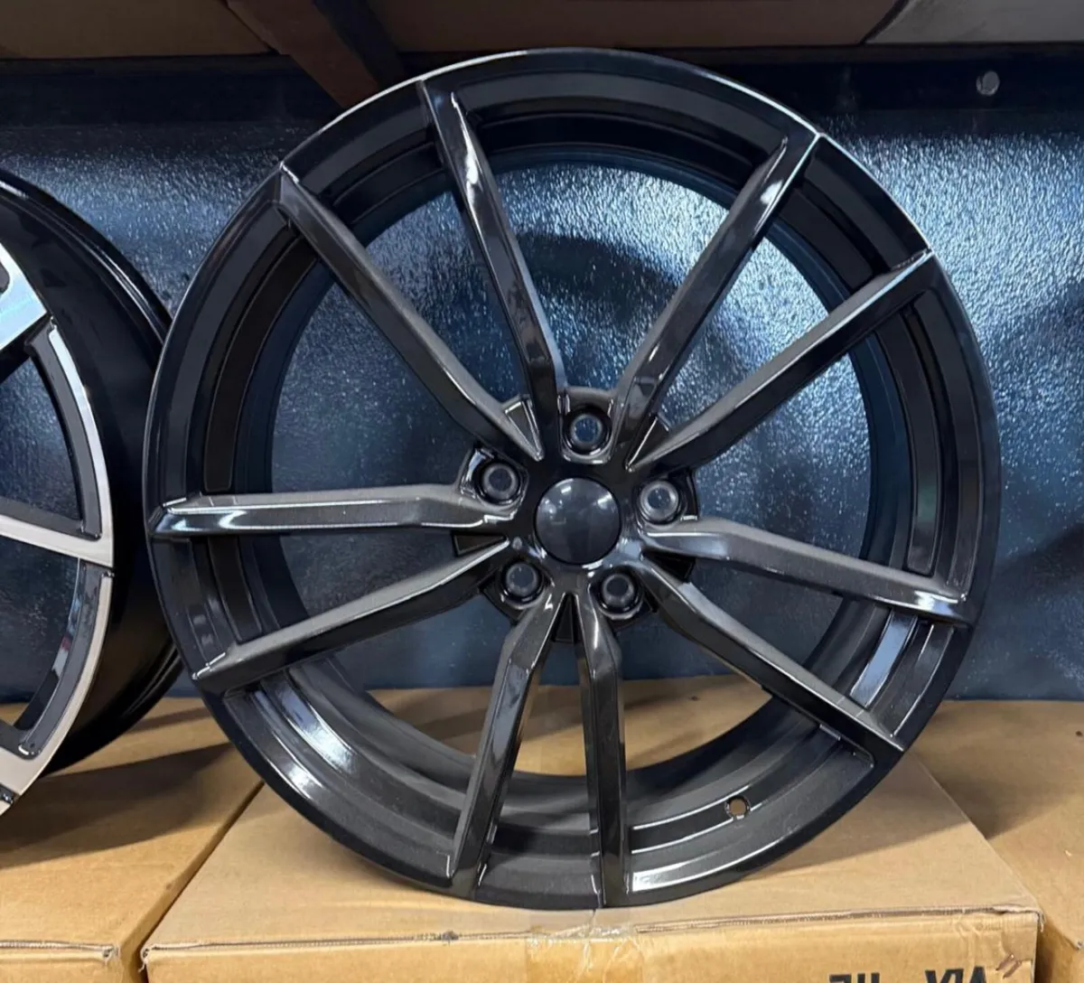 19” gloss black Petoria 5x112