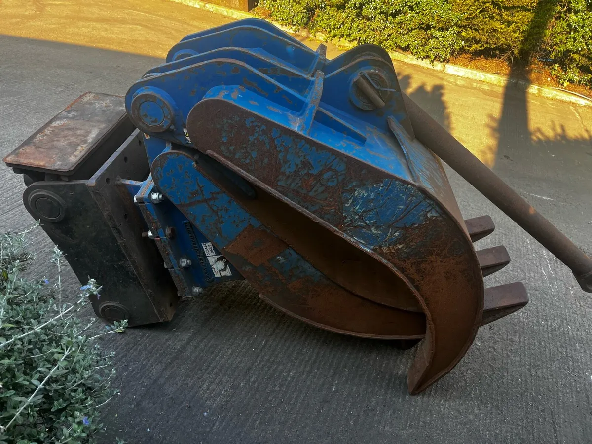 McQuaid grab - Image 2