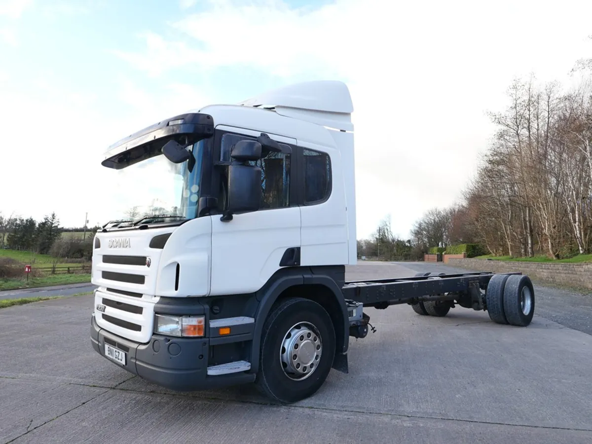 Scania P230 Chassis Cab 4x2  Manual Gearbox - Image 3