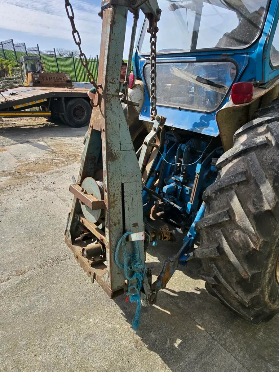 LOGGING CRANE WITH WINCH FOR SALE - Image 1