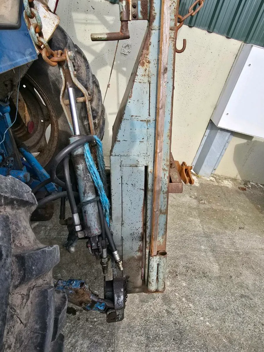 LOGGING CRANE WITH WINCH FOR SALE - Image 4