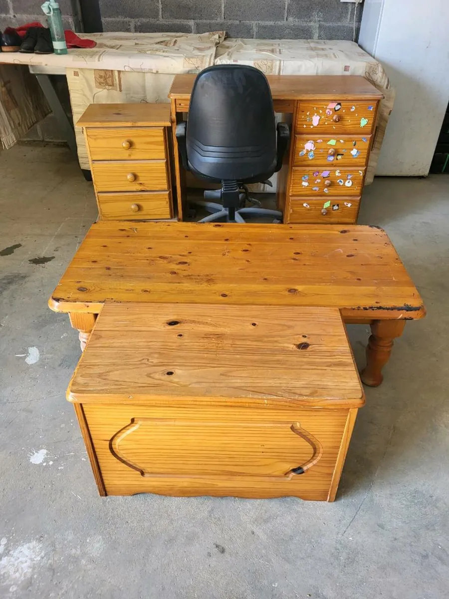 Computer desk, locker, table, - Image 1