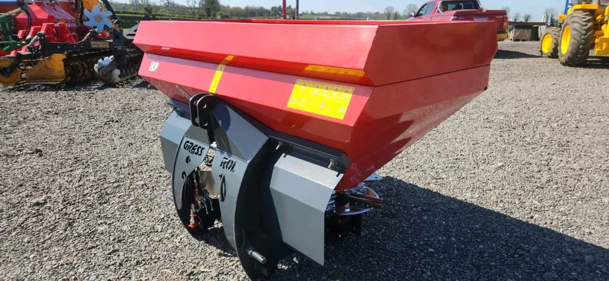 Fertilizer spreaders - Image 1