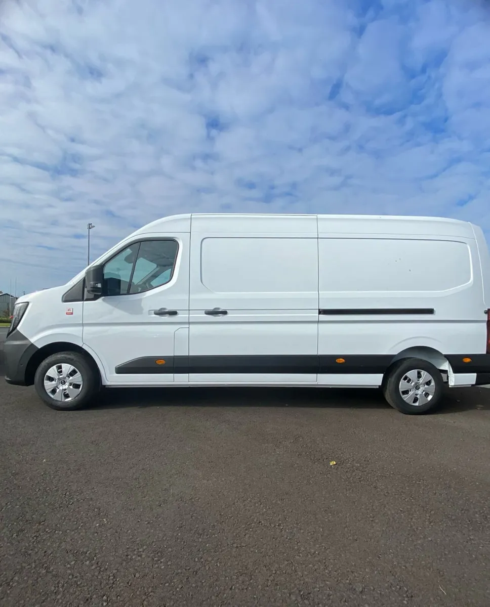 Renault Trucks Master IV #RedEdition in White - Image 4