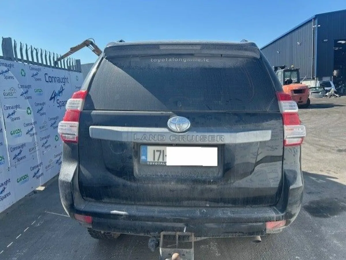 2017 TOYOTA LANDCRUISER 2.8D JUST IN FOR BREAKING - Image 3