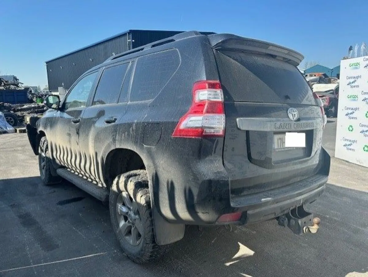 2017 TOYOTA LANDCRUISER 2.8D JUST IN FOR BREAKING - Image 4