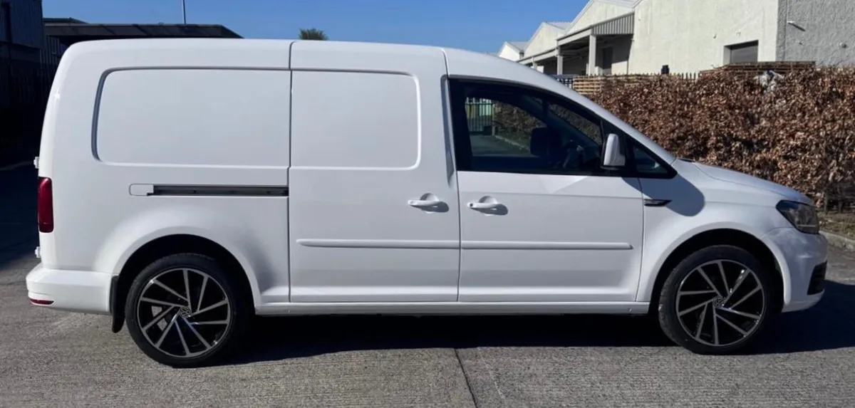 192 Volkswagen Caddy Maxi 2.0 Litre - Image 3