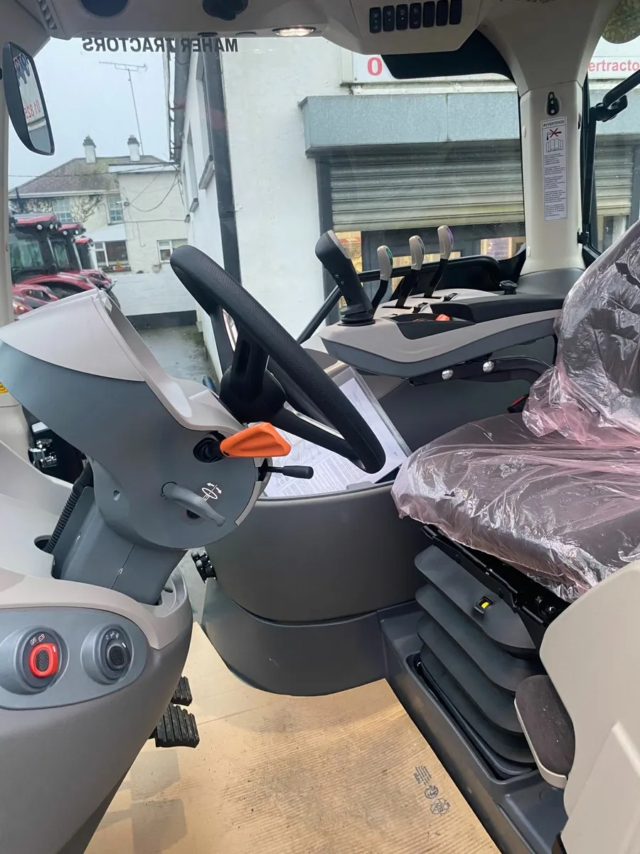 New McCormick X6.413 tractor - Image 2