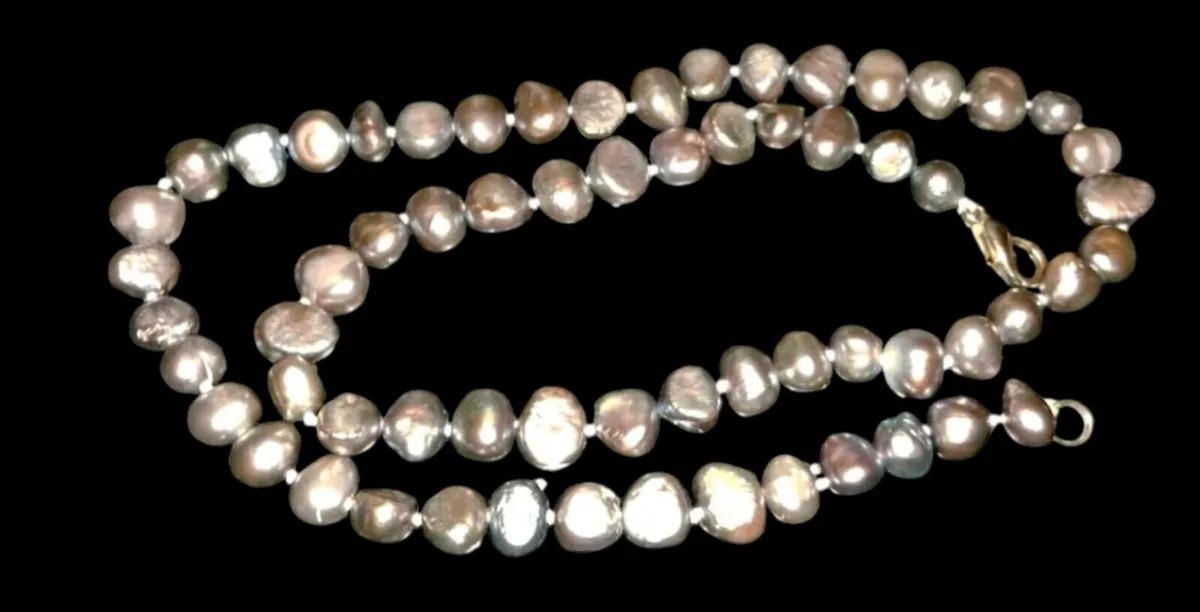 Beautiful pearl necklace - Image 1