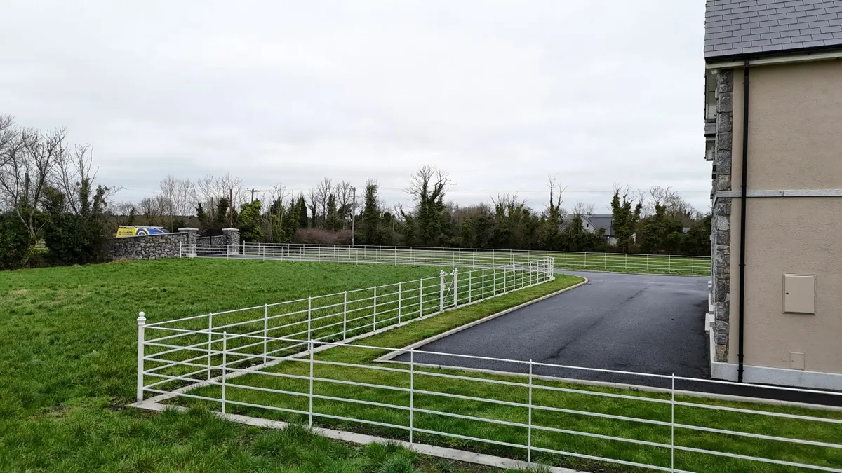 Estate Fencing & Gates - Image 2