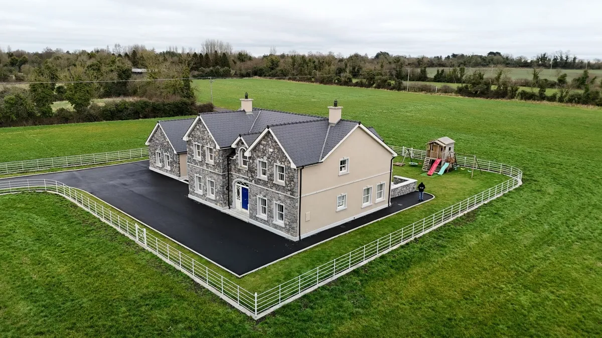Estate Fencing & Gates - Image 1