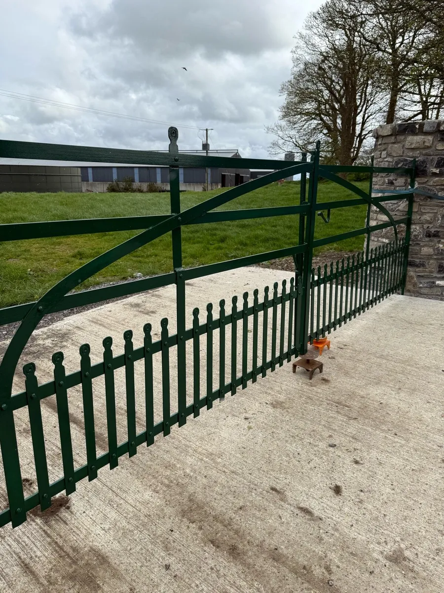 Iron gates - Image 2