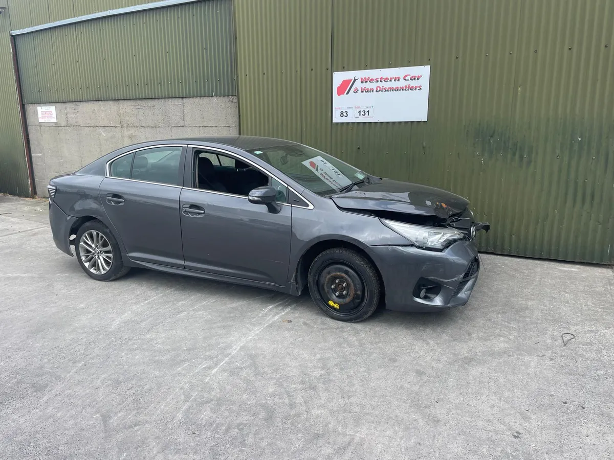 2016 Toyota avensis 2.0 diesel for dismantling