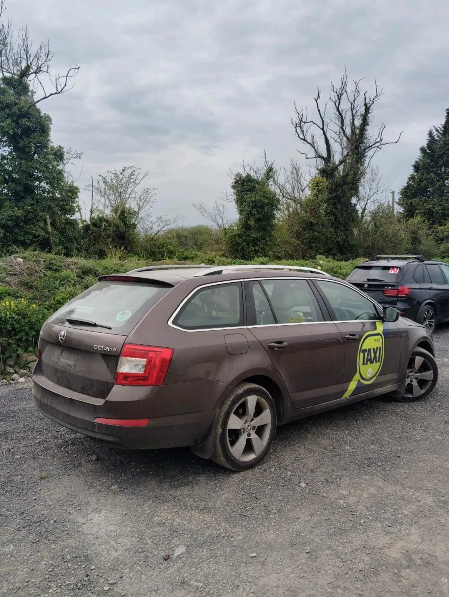 Breaking Skoda Octavia 2016 cxxb rtd lf8z - Image 3