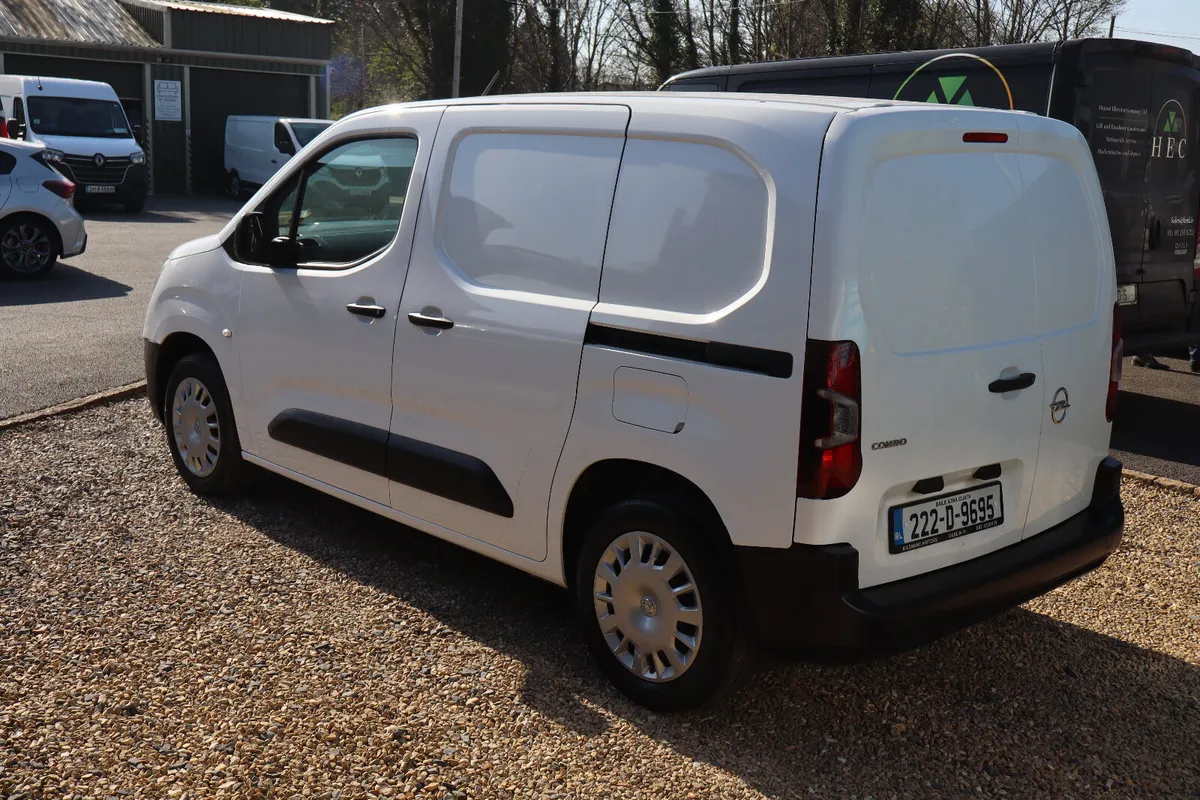 2022 , Opel Combo , 3 Seater - Image 4
