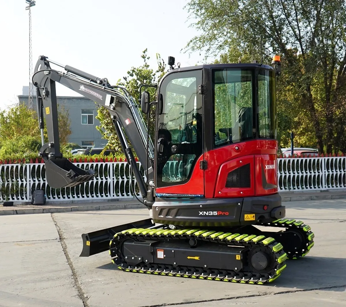 3.5 Tonne digger - Image 1