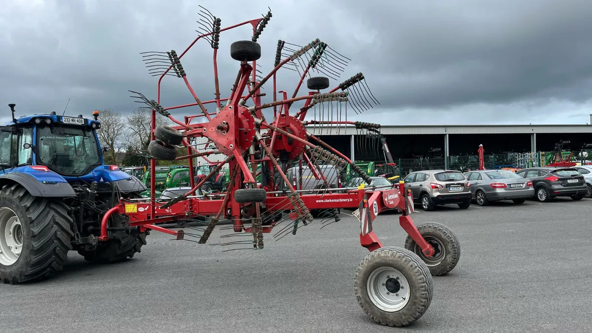 2016 Taarup 9580c Twin Rotor Rake - Image 2
