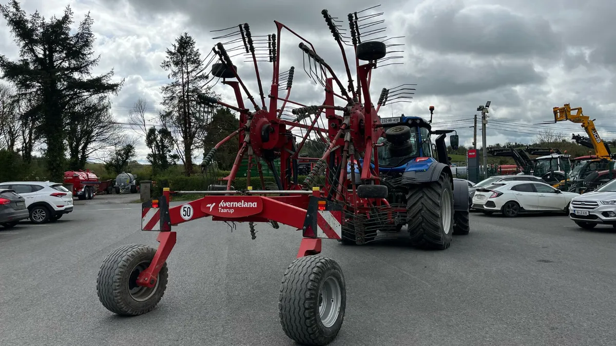 2016 Taarup 9580c Twin Rotor Rake - Image 3