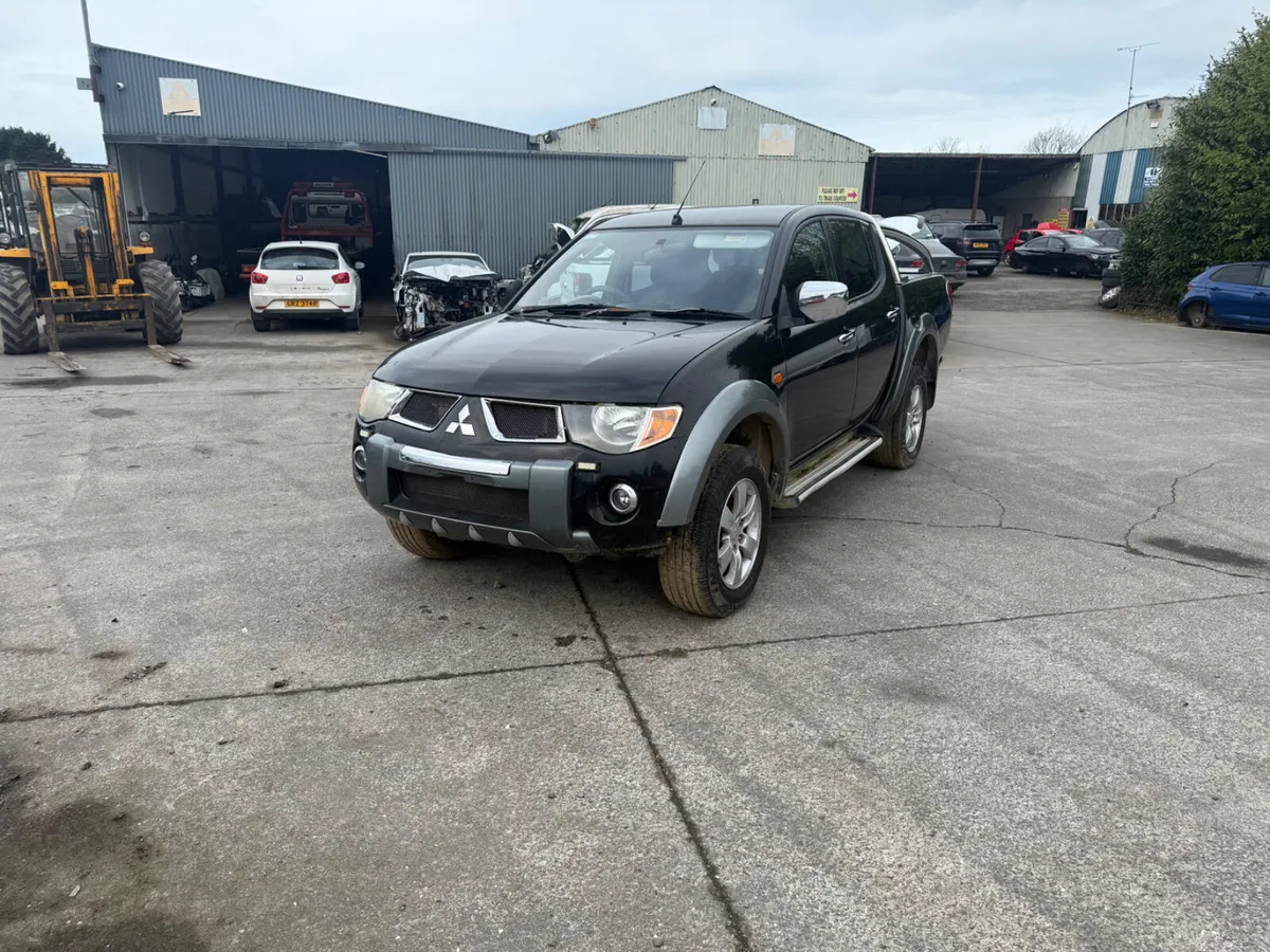 2009 Mitsubishi L200 2.5 - Image 2