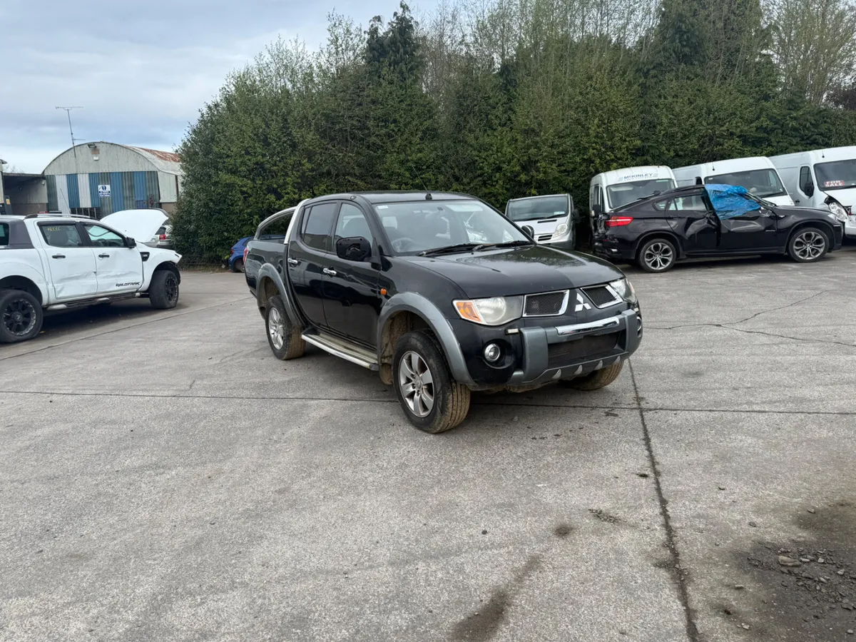 2009 Mitsubishi L200 2.5 - Image 1